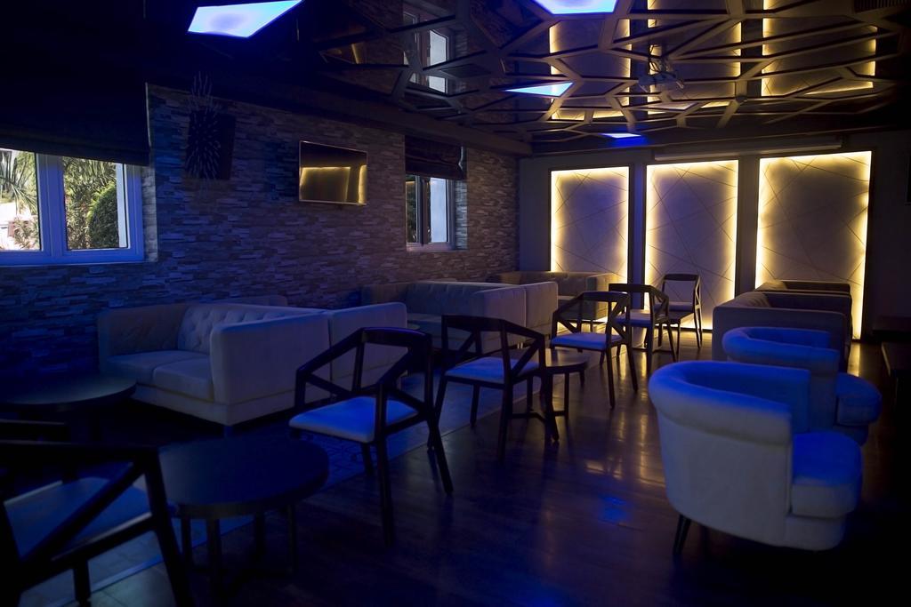 The Centre Point Hotel Chennai Exterior photo